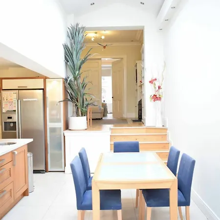 5 Bedroom House In Drumcondra Sleeps 10 * Dublin