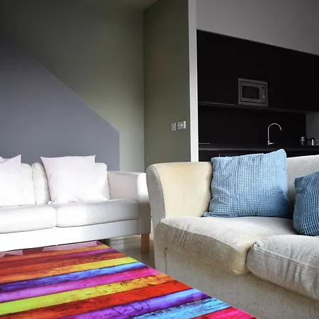 Apartment 2 Bedroom With Private Patio