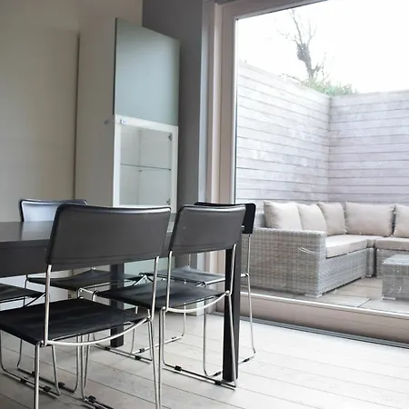 Apartment 2 Bedroom With Private Patio *