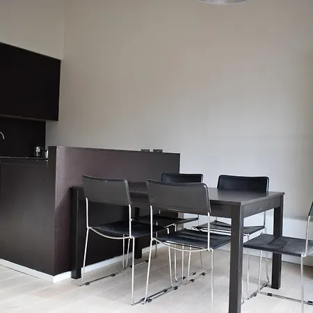 2 Bedroom With Private Patio Apartment