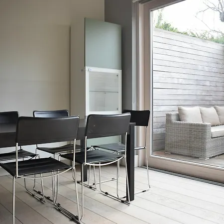 Apartment 2 Bedroom With Private Patio
