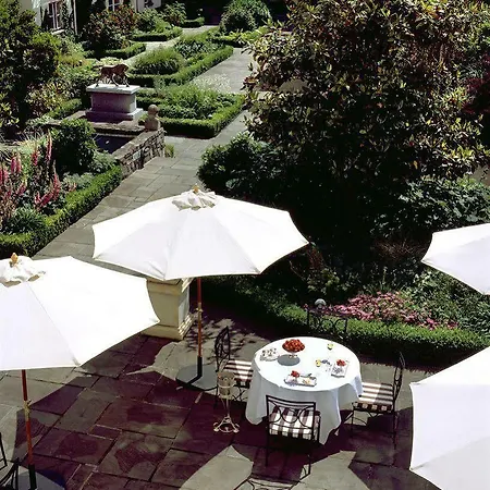 Отель The Merrion 5*