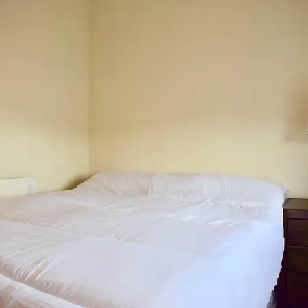 2 Bedroom Terraced House Near Centre Holiday home *