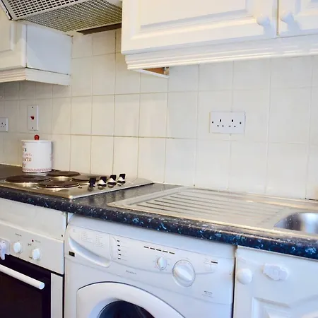 2 Bedroom Terraced House Near Centre Dublin
