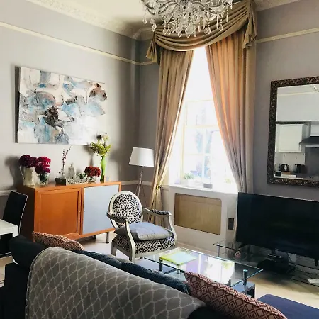 City Centre Georgian Style Apartment *